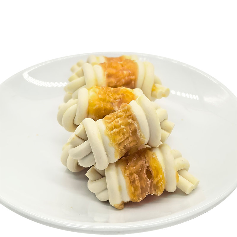 Snack dentali per cani, bastoncini di snack al gusto di pollo, snack salutari naturali e biologici per animali domestici.